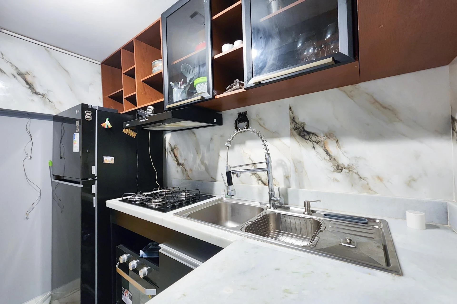Estudio amueblado con 1 dormitorio y cocina abierta — photo 6