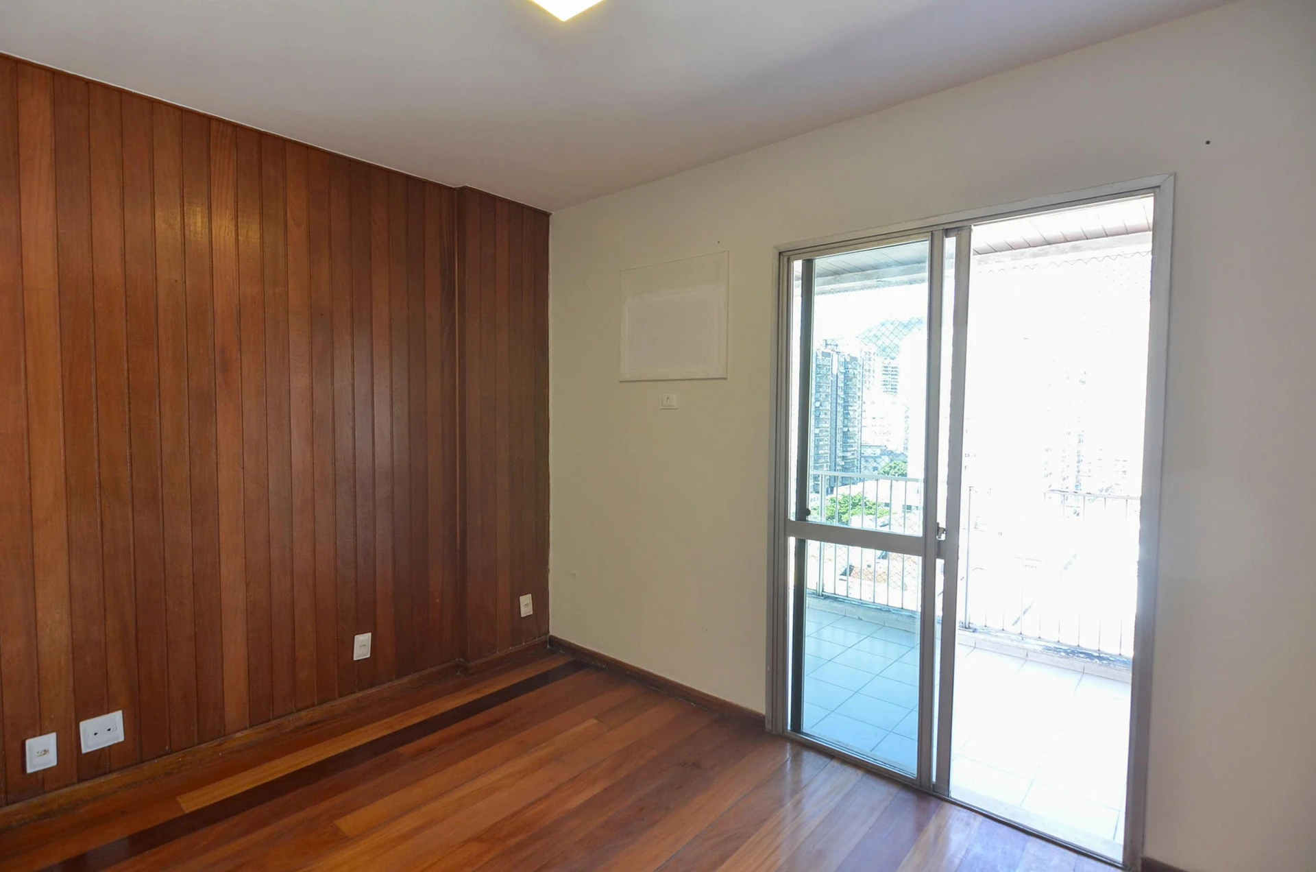 Unfurnished apartment with 3 bedrooms and 2 parking spots — photo 18
