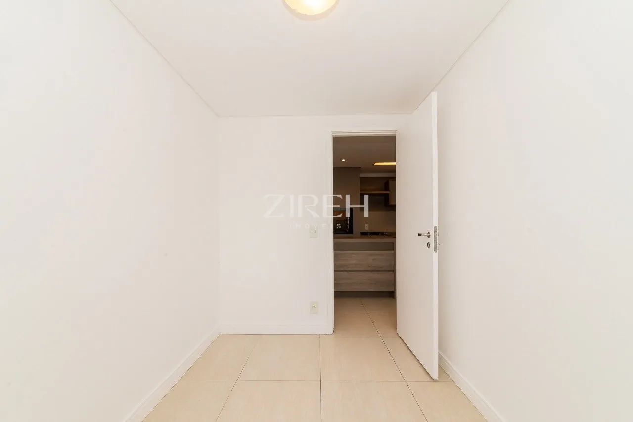 Glass-enclosed balcony in a 2-bedroom apartment, 57 m² — photo 13