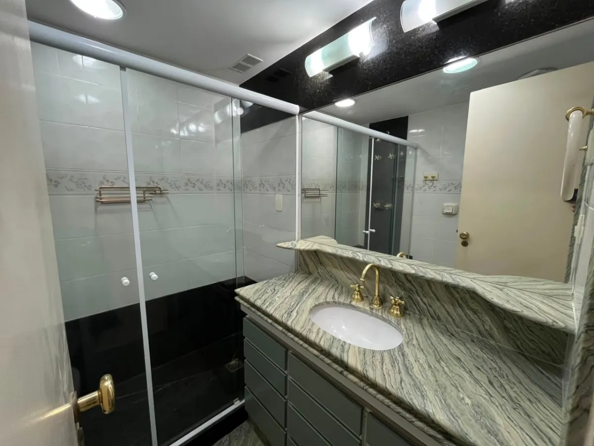 Панорамні вікна та 4 спальні: квартира 217 м² — photo 3