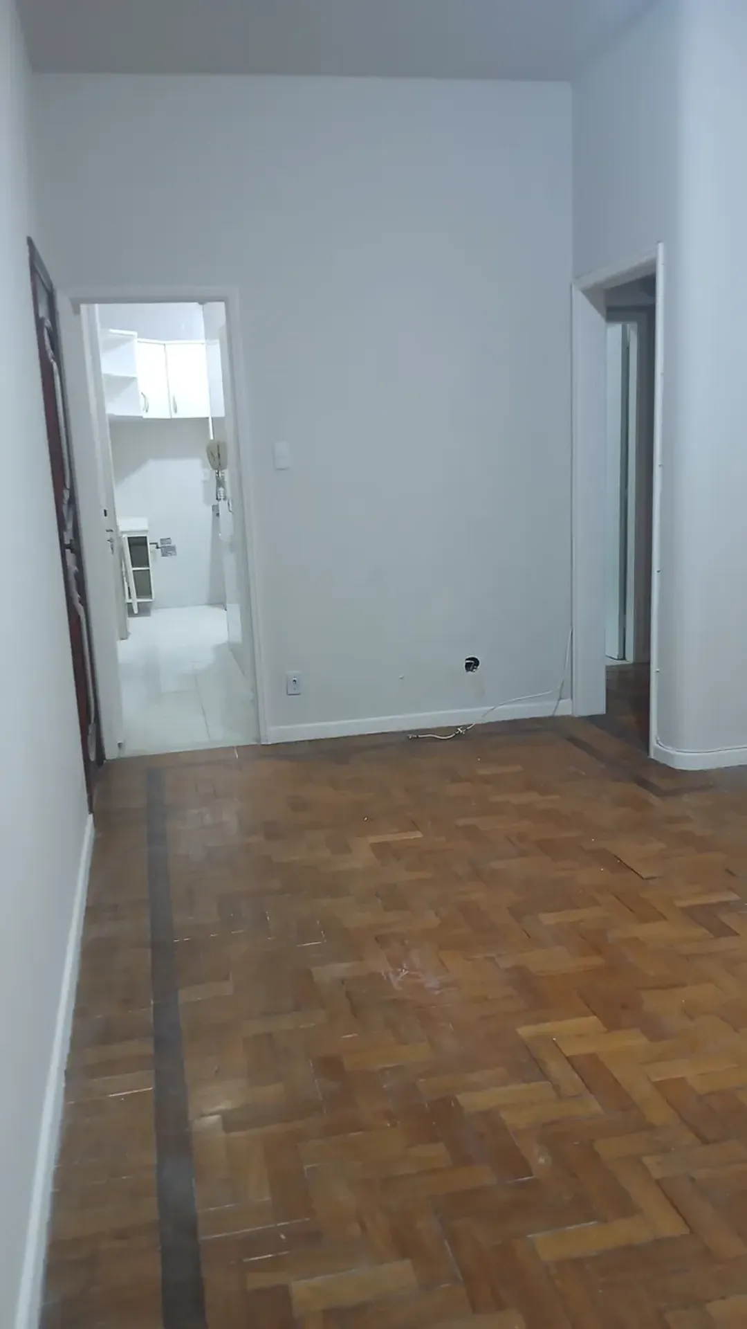 Apartment on the 1st floor with wood or laminate floors — photo 8