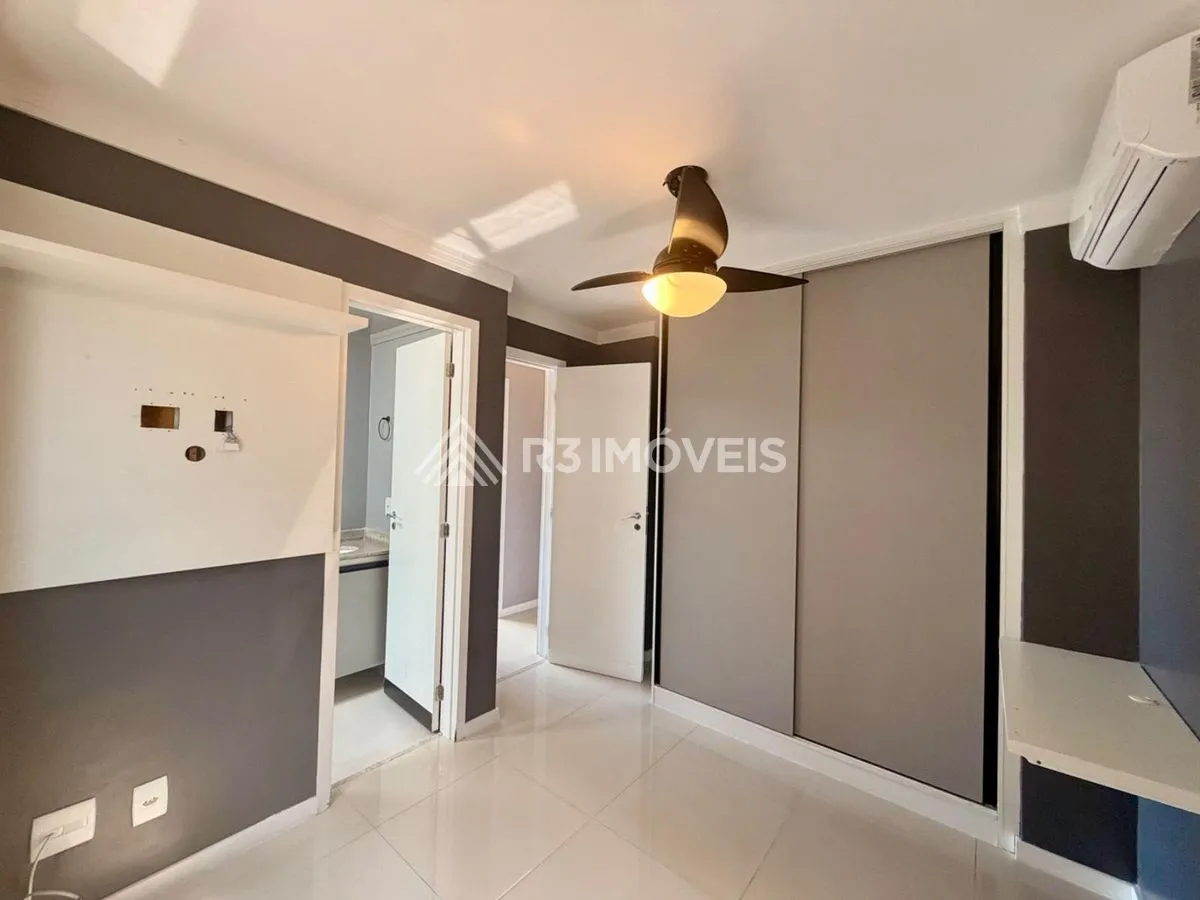 Floor-to-ceiling windows in a 3-bedroom apartment, 160 m² — photo 20