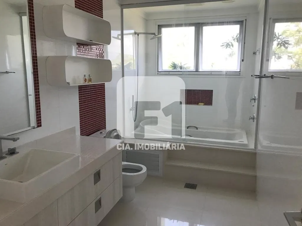 Furnished 9-suite house with open-plan kitchen — photo 14