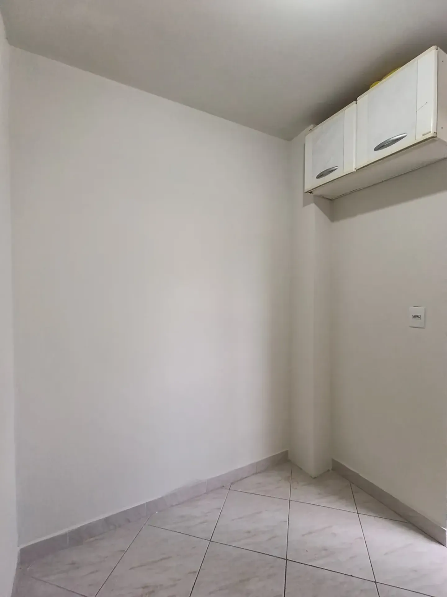 2-bedroom apartment in a building with a gym — photo 15