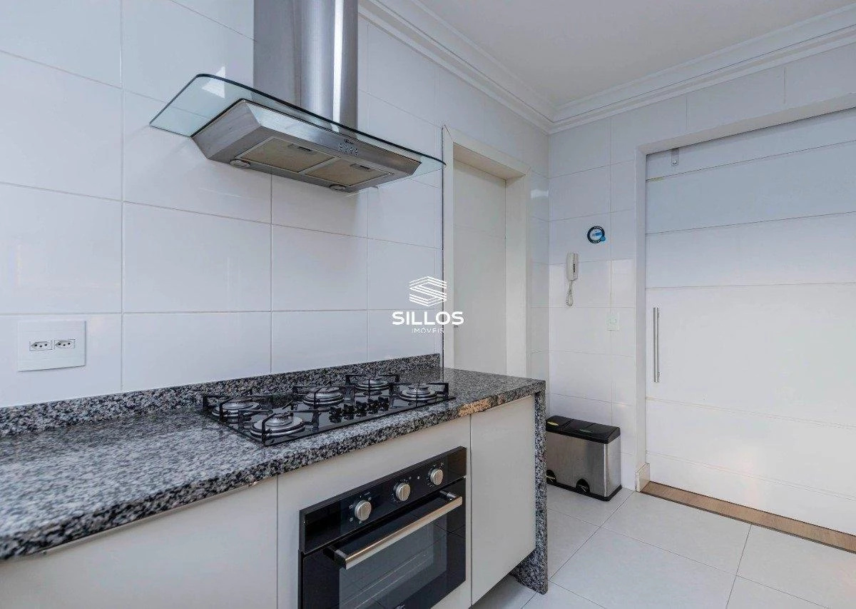 124 m² apartment with a bathtub and a walk-in closet — photo 21