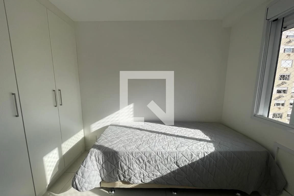 Furnished 2-bedroom apartment with balcony — photo 29