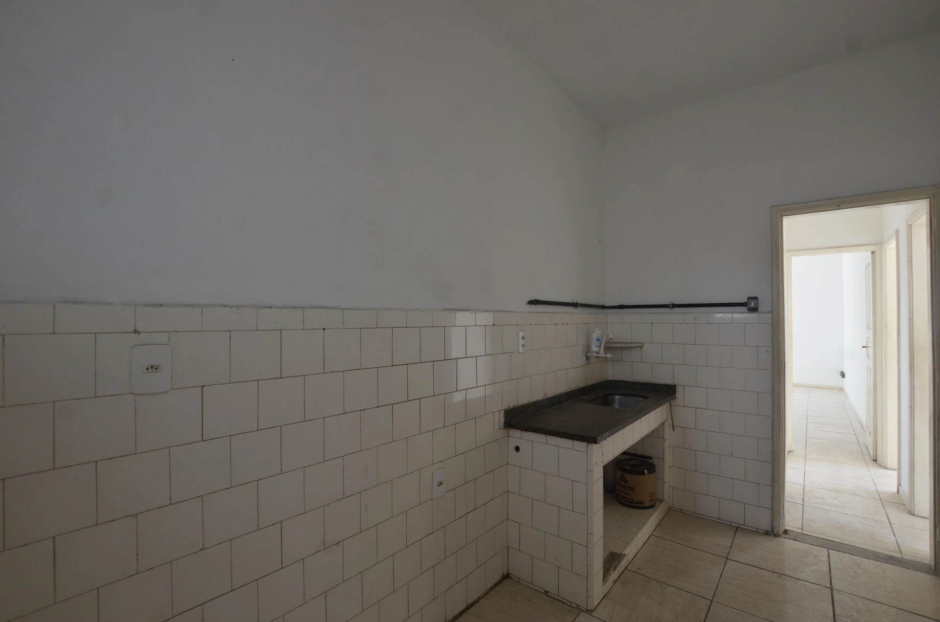 Unfurnished rental apartment with 2 bedrooms — photo 3