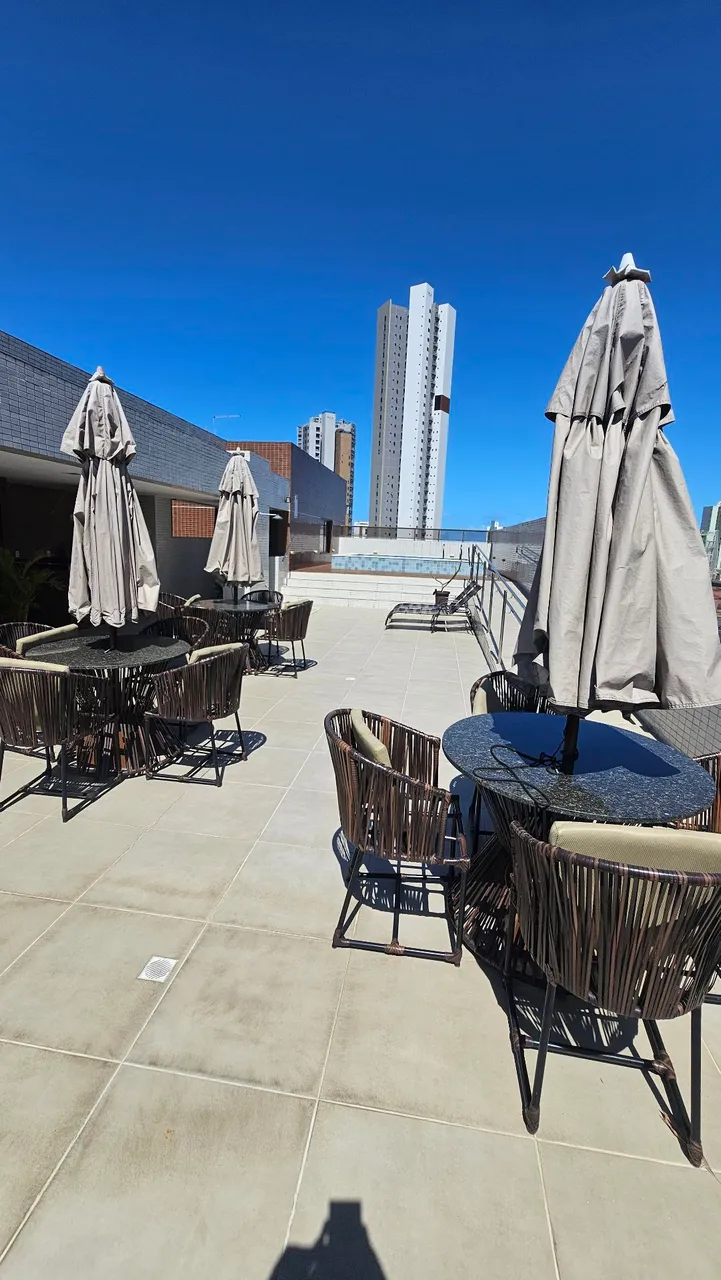 Apartamento de 2 quartos em condomínio com piscina — photo 2