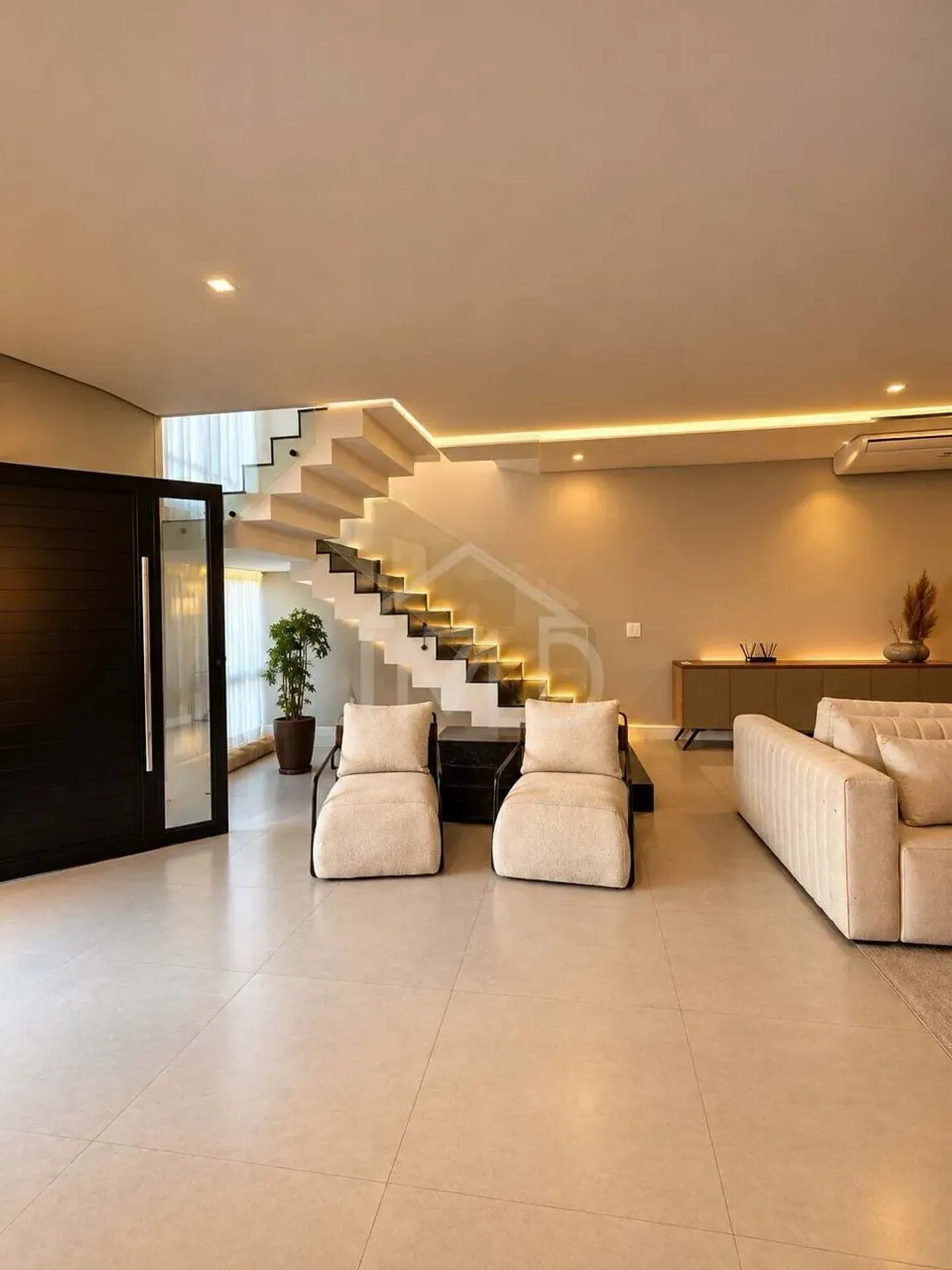 Casa mobiliada com 4 suítes e piscina, 420 m² — photo 3