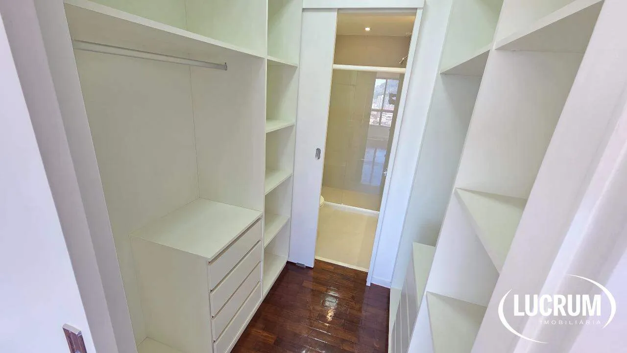 3-bedroom apartment with built-in storage and 3 baths — photo 5