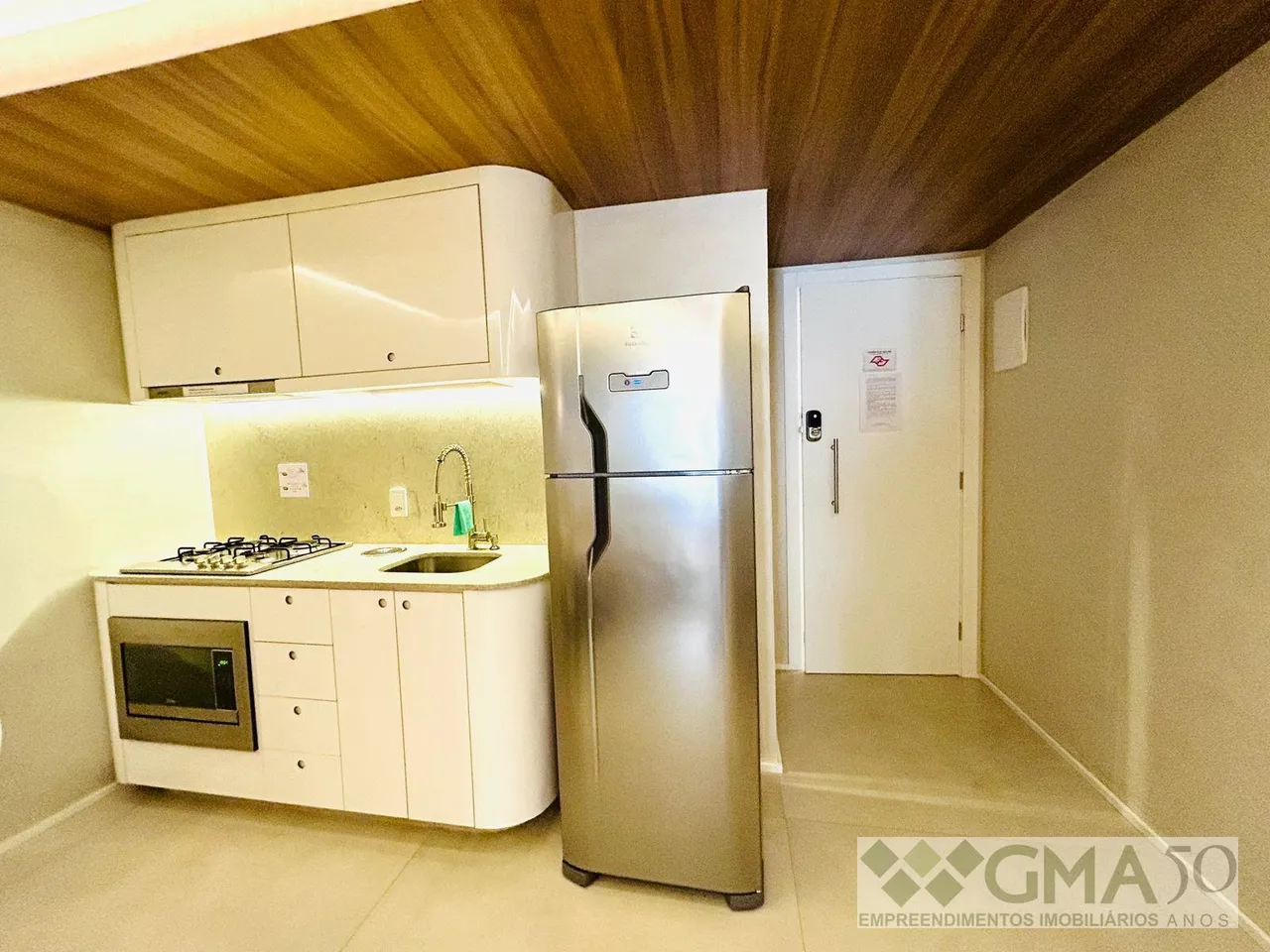 Furnished 1-bedroom apartment with a gas stove — photo 3