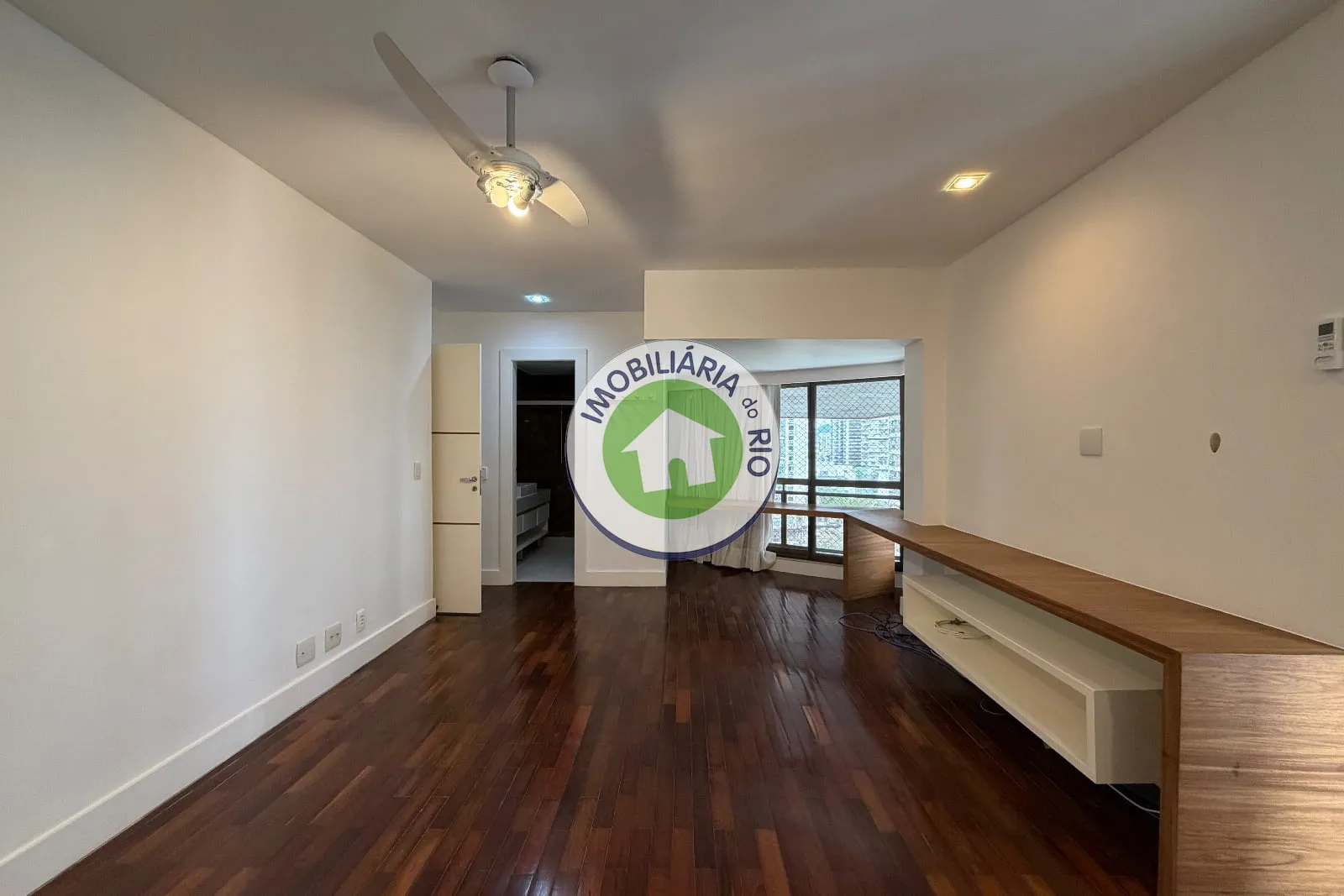 Apartamento sem mobília com 4 quartos e 5 banheiros — photo 15