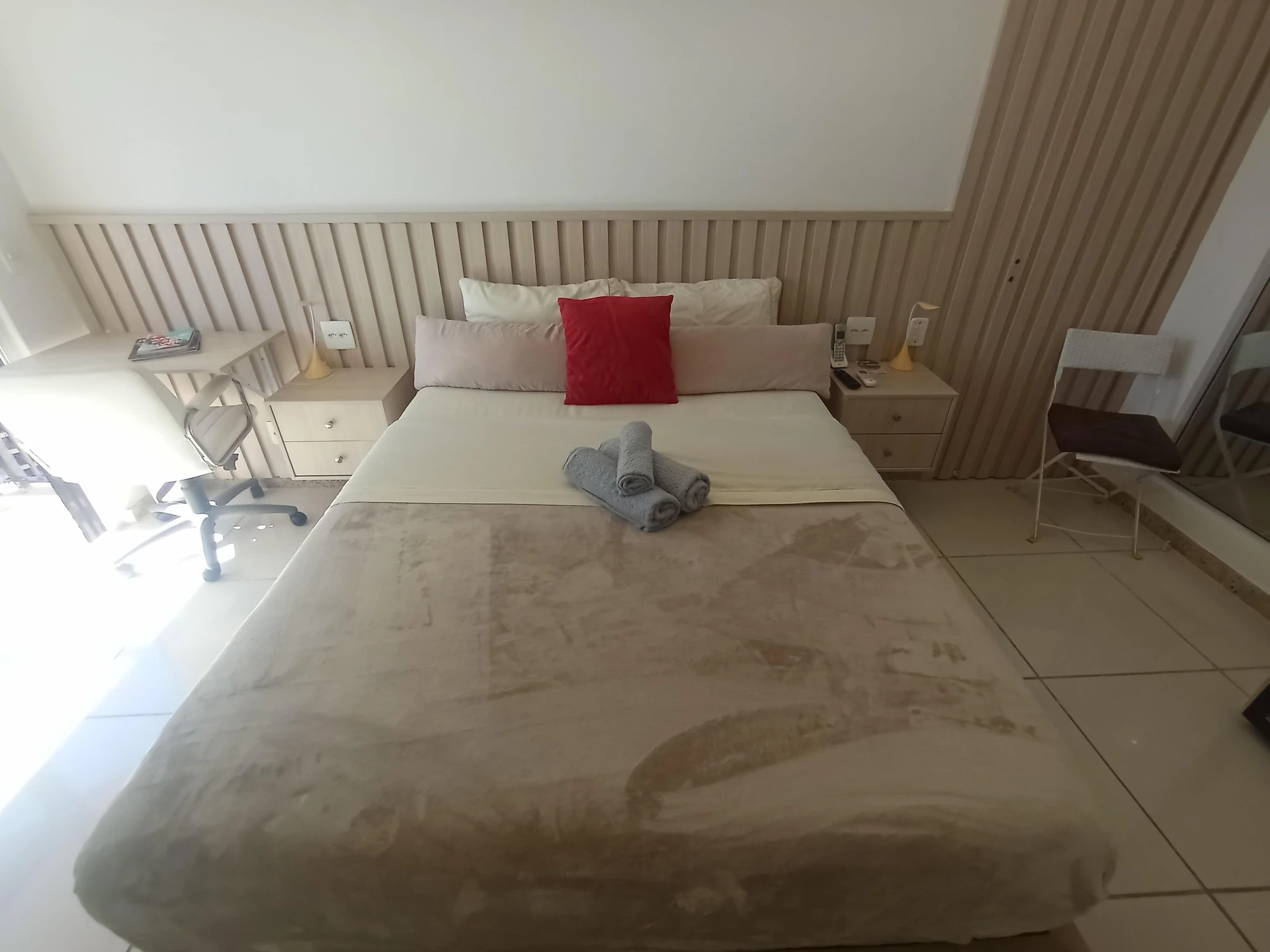 Estudio sin amueblar con balcón y 1 dormitorio en suite — photo 13