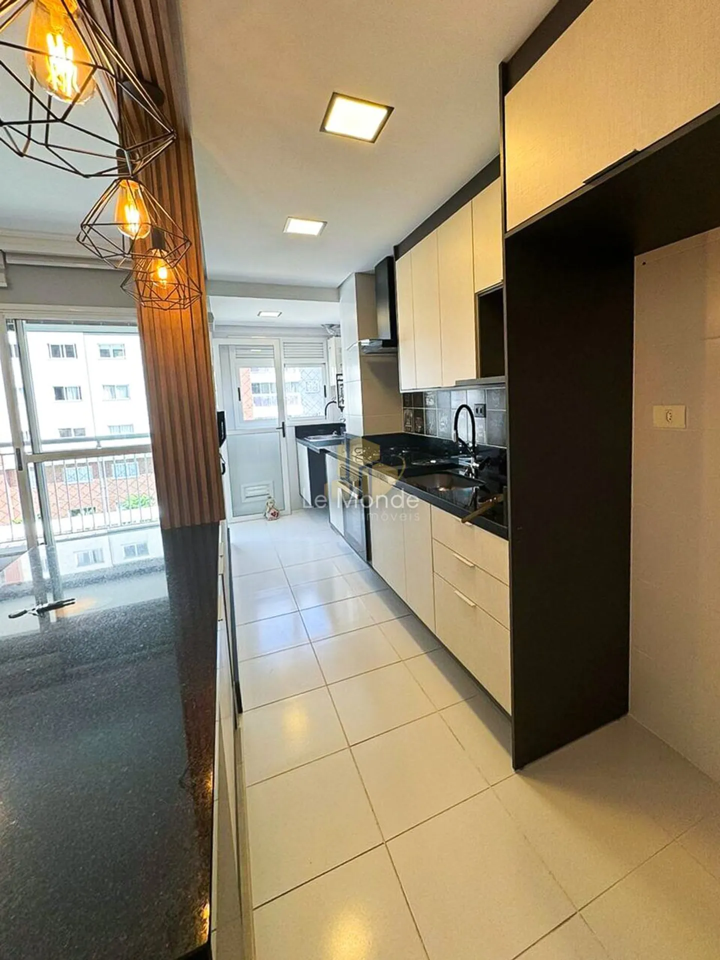 2-bedroom apartment with a balcony — photo 4