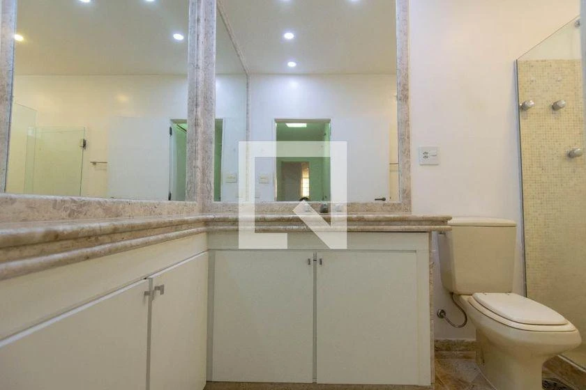 Rental apartment with 4 bedrooms and 4 bathrooms — photo 40
