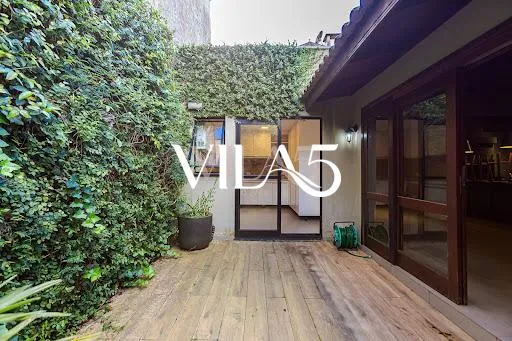 3-bedroom house with a bathtub in Curitiba — photo 35