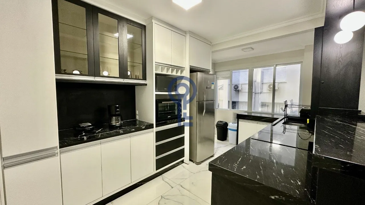 Apartamento mobiliado de 2 dormitórios com suíte e 1 vaga — photo 2