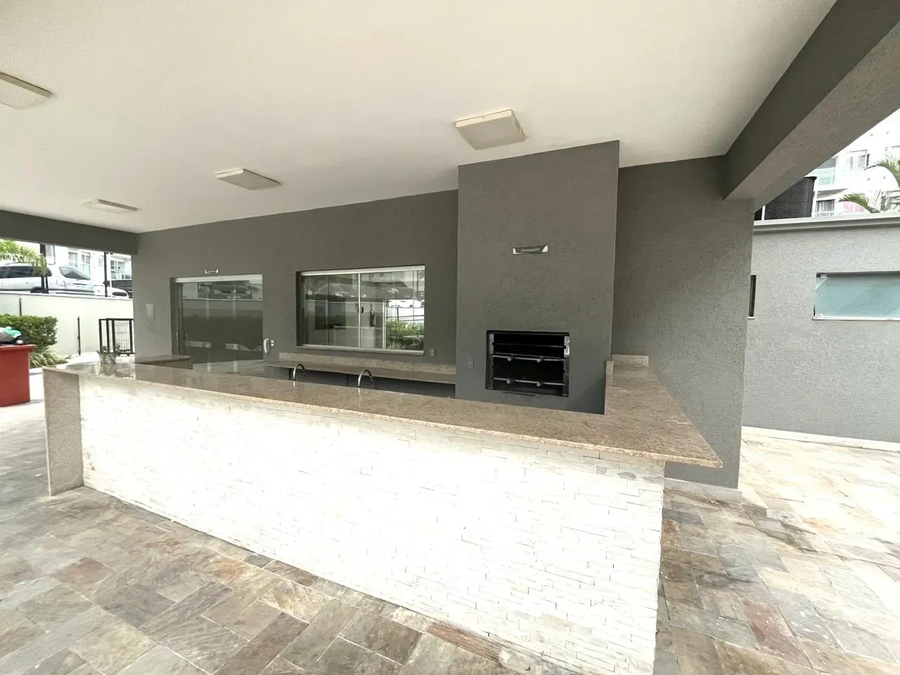 Balcony with a grill in a 2-bedroom apartment, 51 m² — photo 21