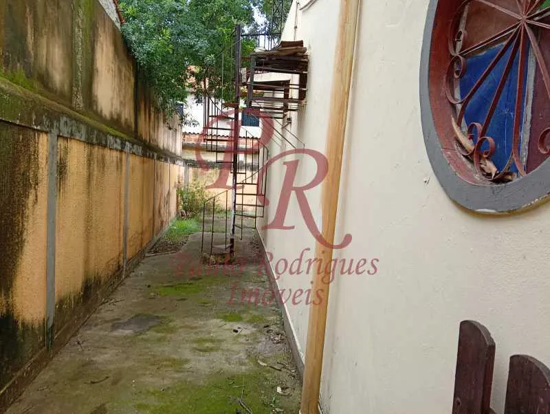 Balcony with a grill in a 2-bedroom house, 90 m² — photo 23