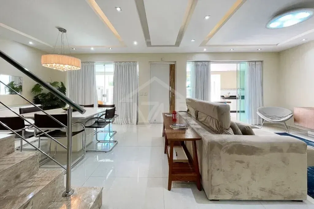 House with 4 bedrooms and an open-plan gas kitchen