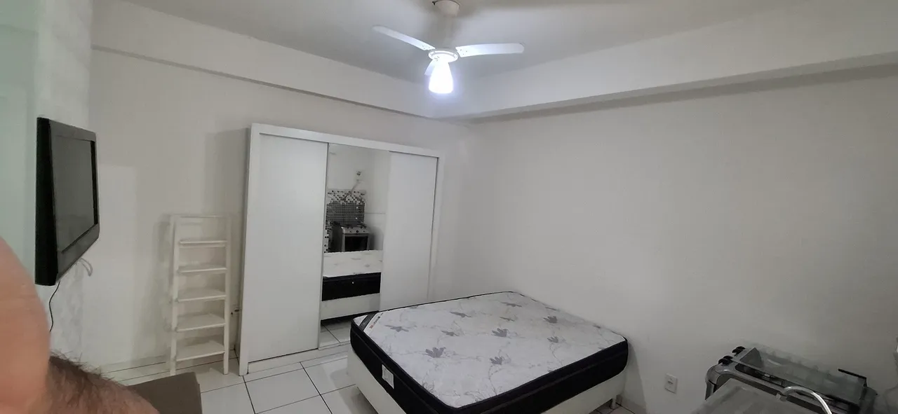 Studio with 1 bedroom and 1 bathroom — photo 2