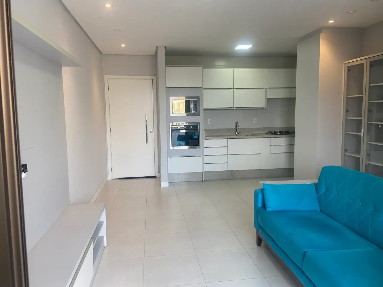 2-bedroom apartment in a building with a gym — photo 13