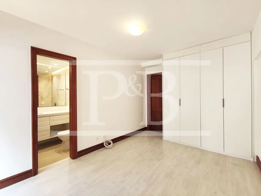 Apartamento com 4 dormitórios e closet tipo walk-in — photo 24
