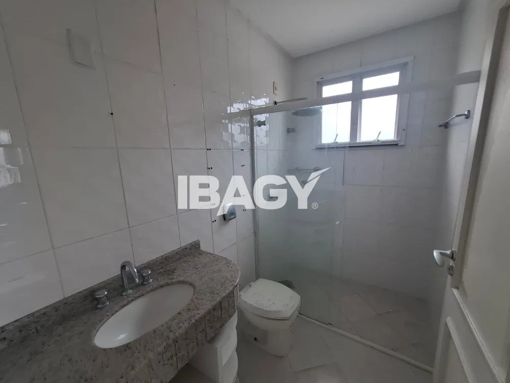 4-bedroom house with 3 suites and 400 m² total area — photo 17