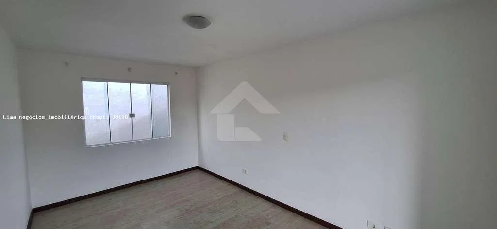 Two-story house with 3 bedrooms, 1 en-suite and parking — photo 6