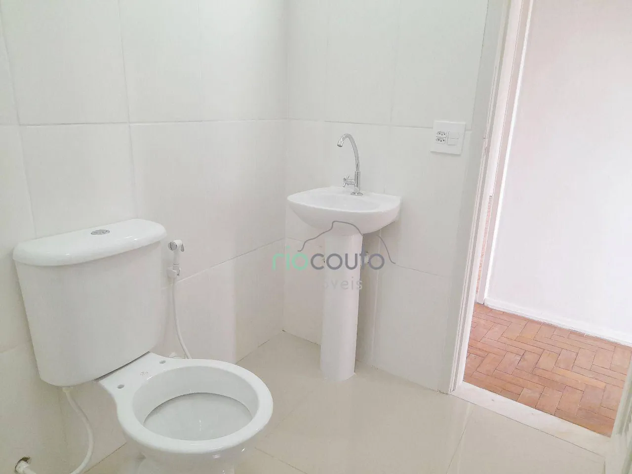 Unfurnished 2-bedroom apartment with 2 bathrooms and parking — photo 11