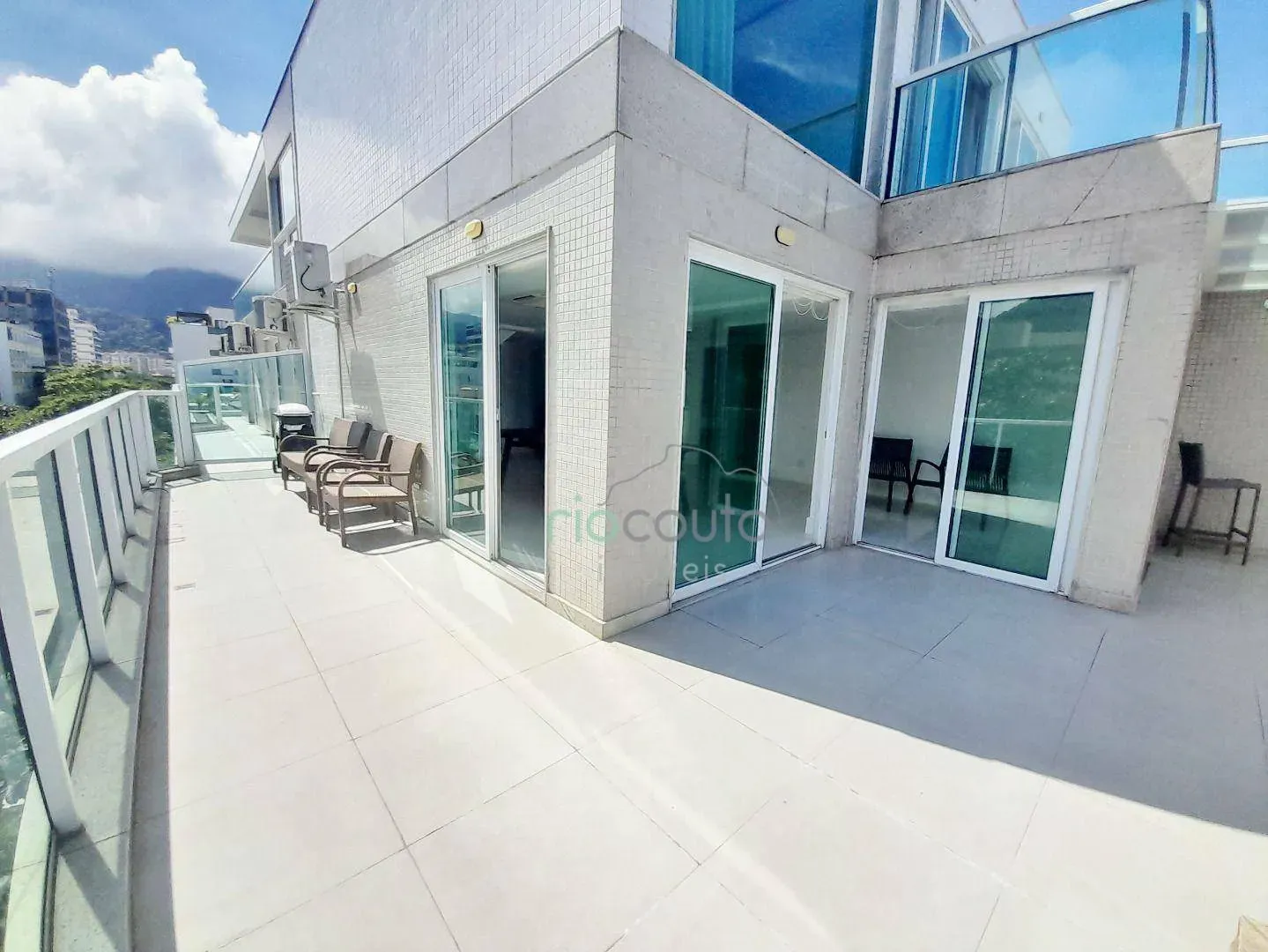 Apartment with 4 bedrooms and a balcony — photo 2