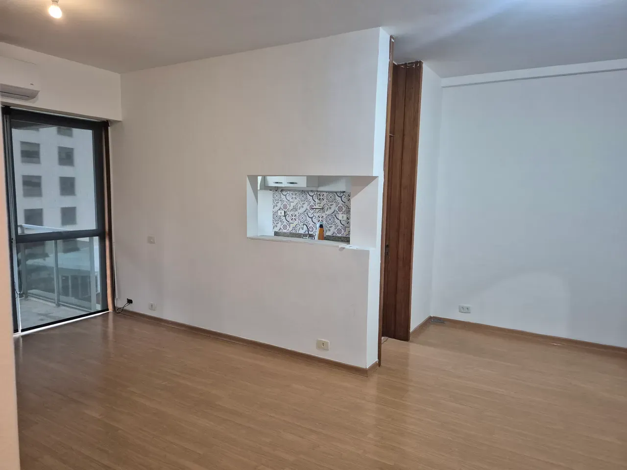 Дерев'яна підлога або ламінат та 1 спальня: квартира 55 м² — photo 10