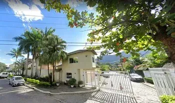 297 m² house with a grill on the balcony and a garden — photo 7