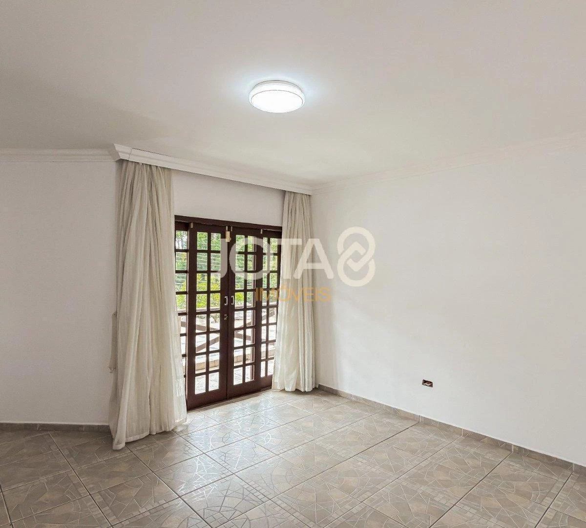 Ванна та 3 спальні: будинок 300 м² — photo 35