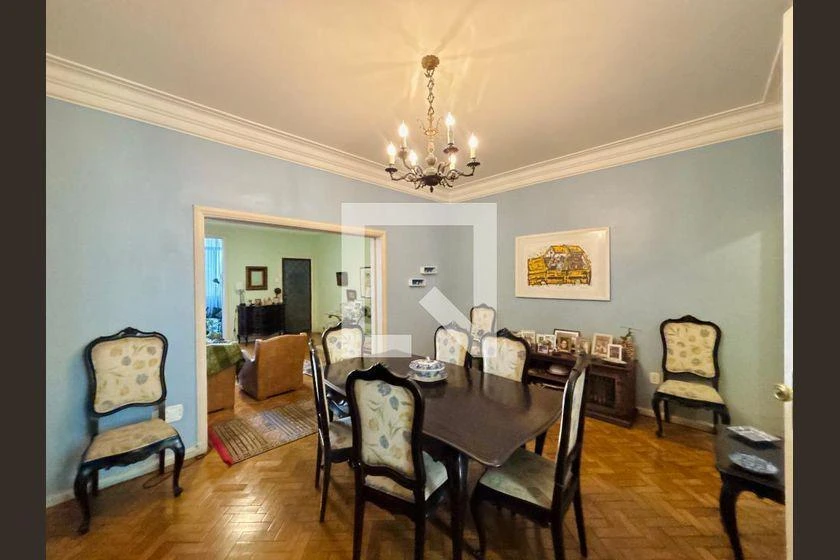 Furnished apartment with 3 bedrooms and 200 m² — photo 30