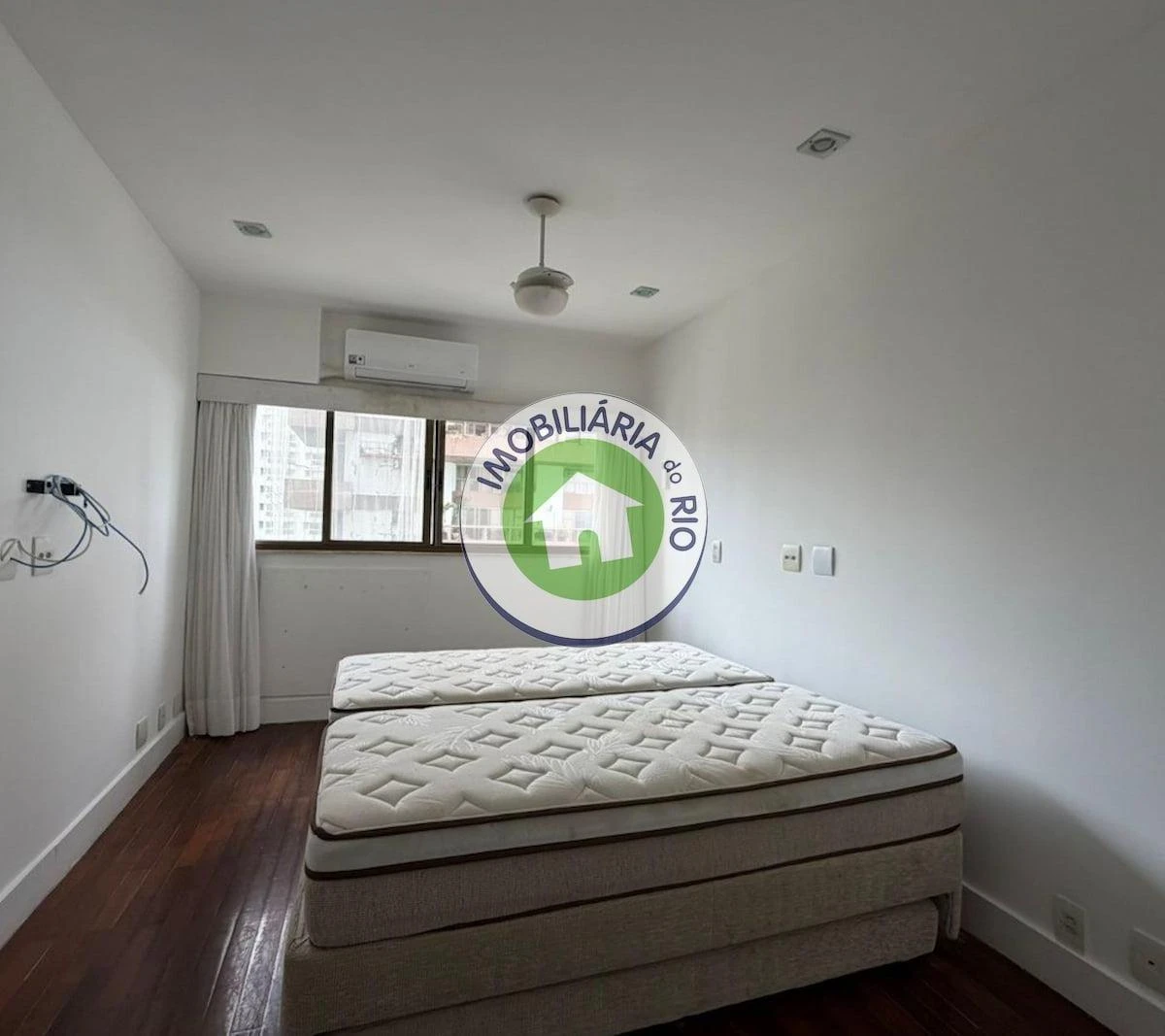 4-bedroom rental with 5 bathrooms and water views — photo 33