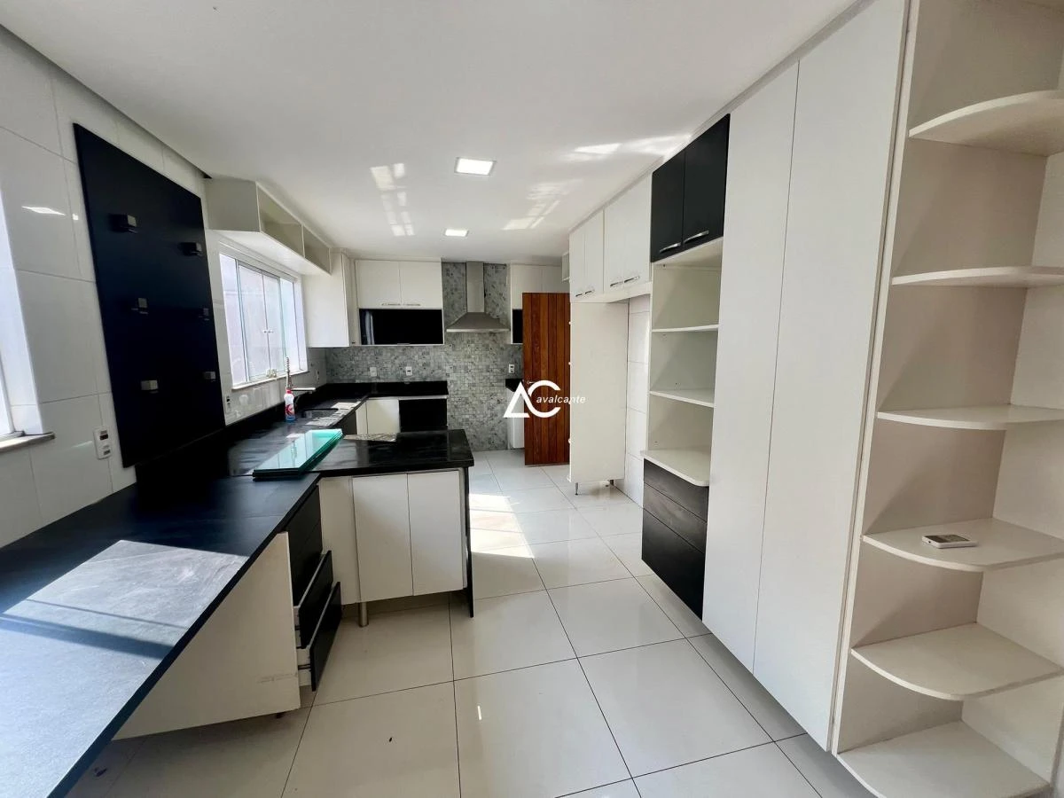 Detached home with 5 en-suite bedrooms and 541 m² — photo 18