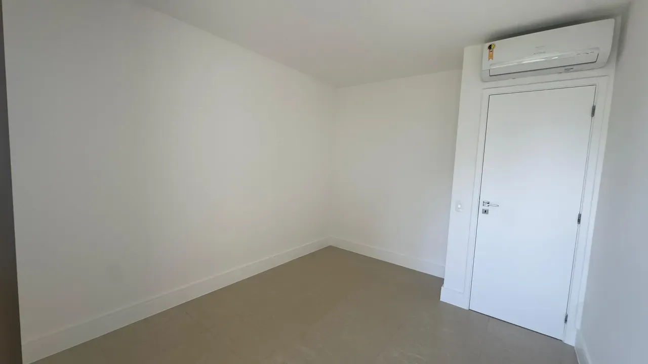 Rental apartment with 3 bedrooms and 4 bathrooms — photo 37
