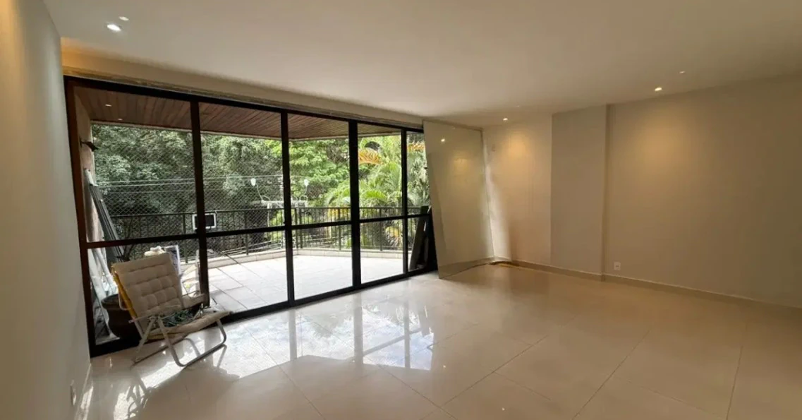 Floor-to-ceiling windows in a 3-bedroom apartment, 133 m² — photo 15