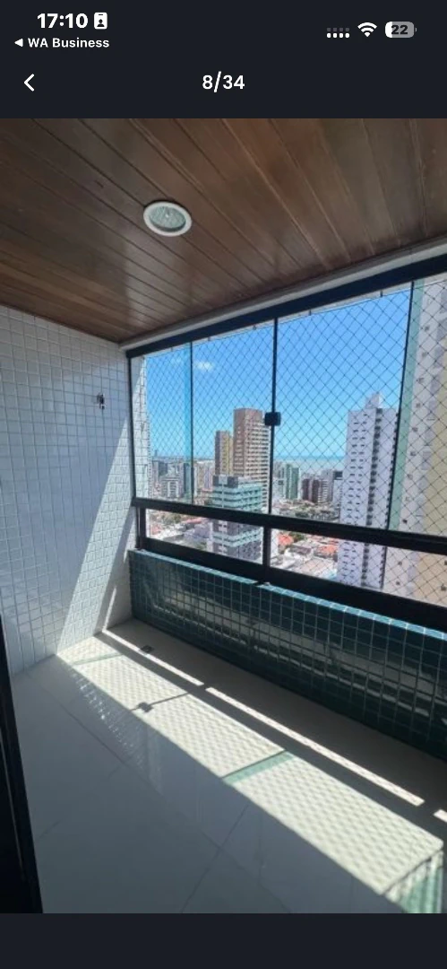 Квартира 70 м² із заскленим балконом та робочим місцем — photo 15