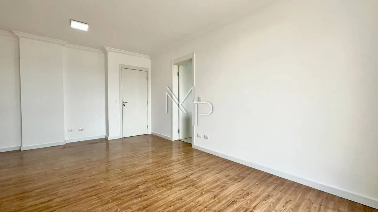 3-bedroom apartment with a grill on the balcony — photo 6
