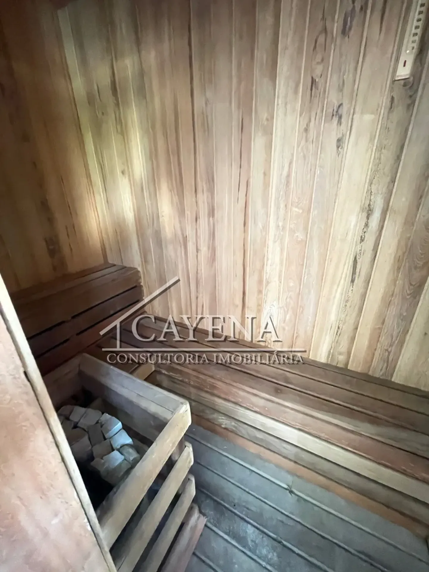 4 quartos e banheira: casa de 650 m² — photo 8