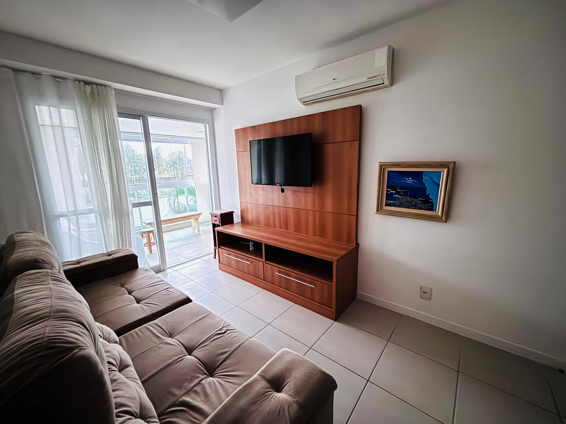 Furnished 2-bedroom apartment with separate kitchen