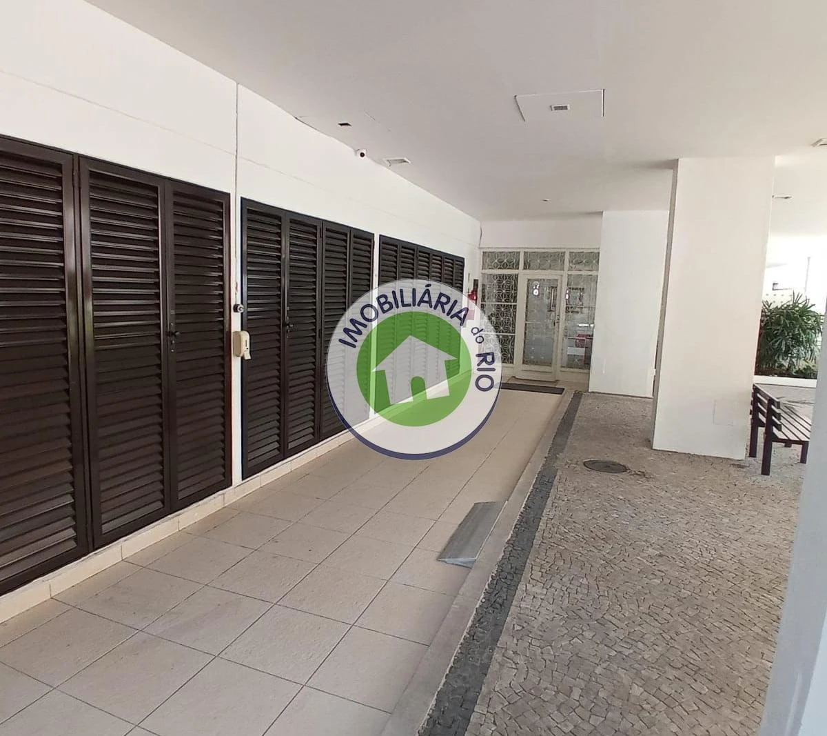 3-bedroom, 2-bath apartment with no parking space — photo 39