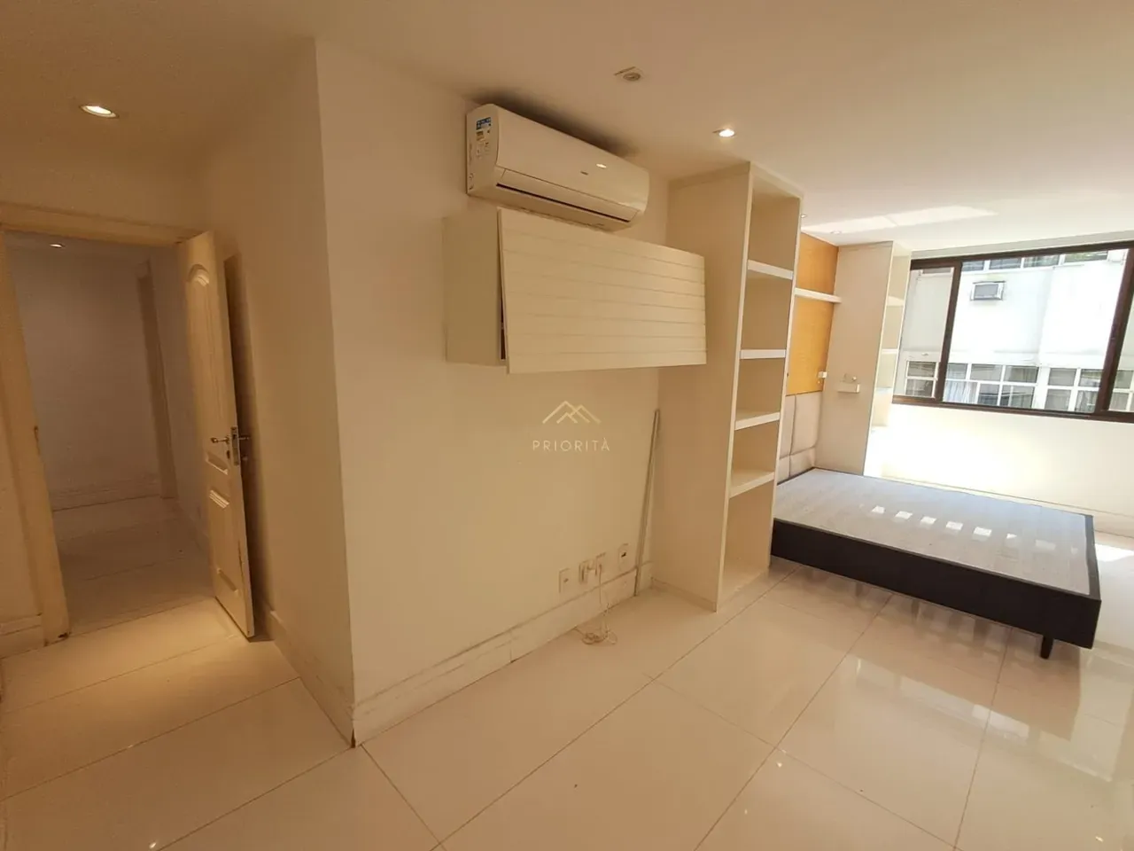 Floor-to-ceiling windows in a 4-bedroom apartment, 235 m² — photo 24