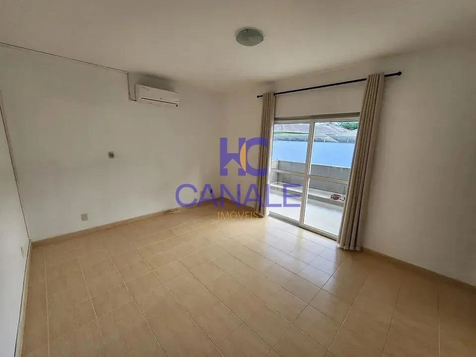 House with 5 bedrooms and mountain-view windows — photo 23