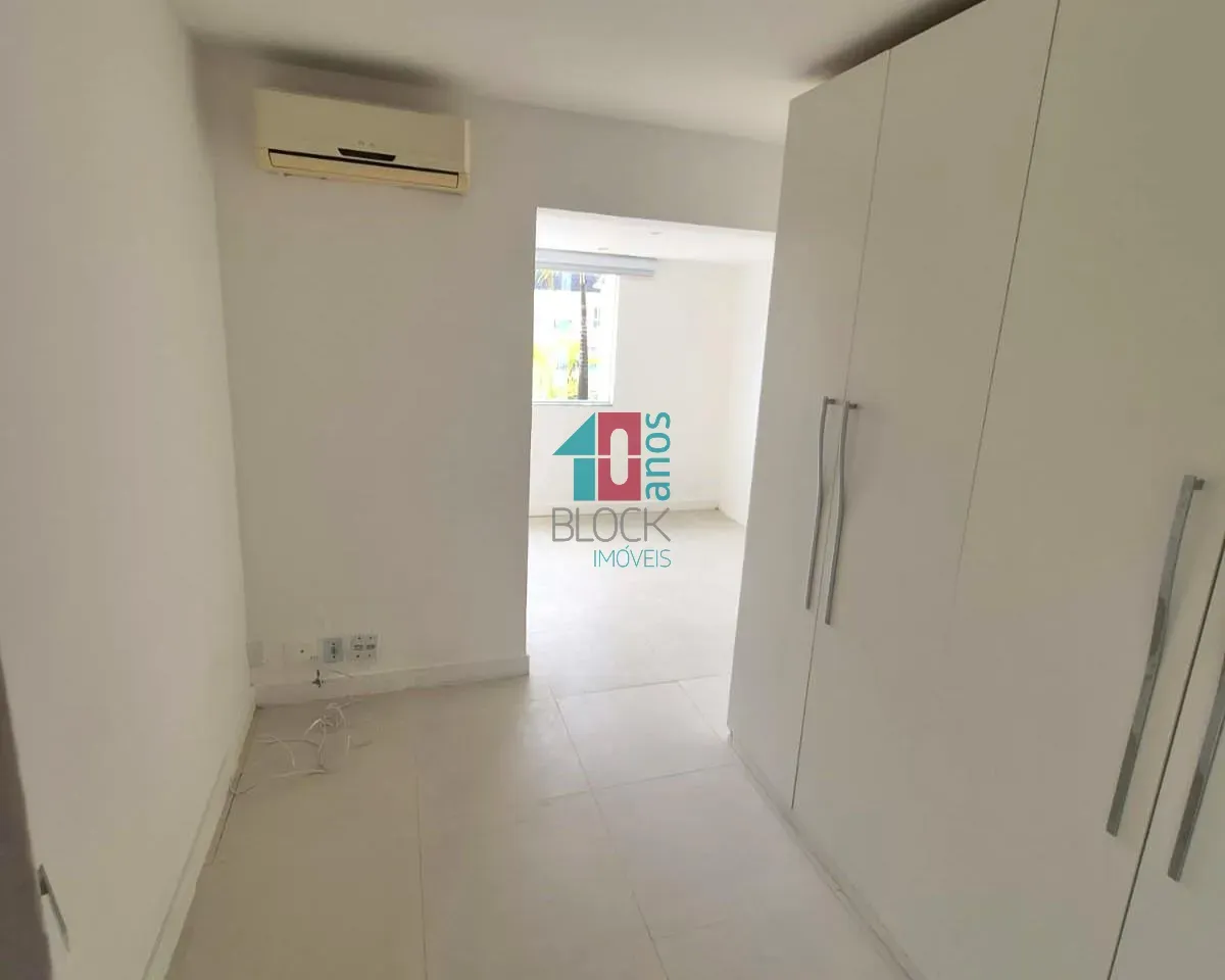Apartment, 203 m², with a glass-enclosed balcony — photo 17