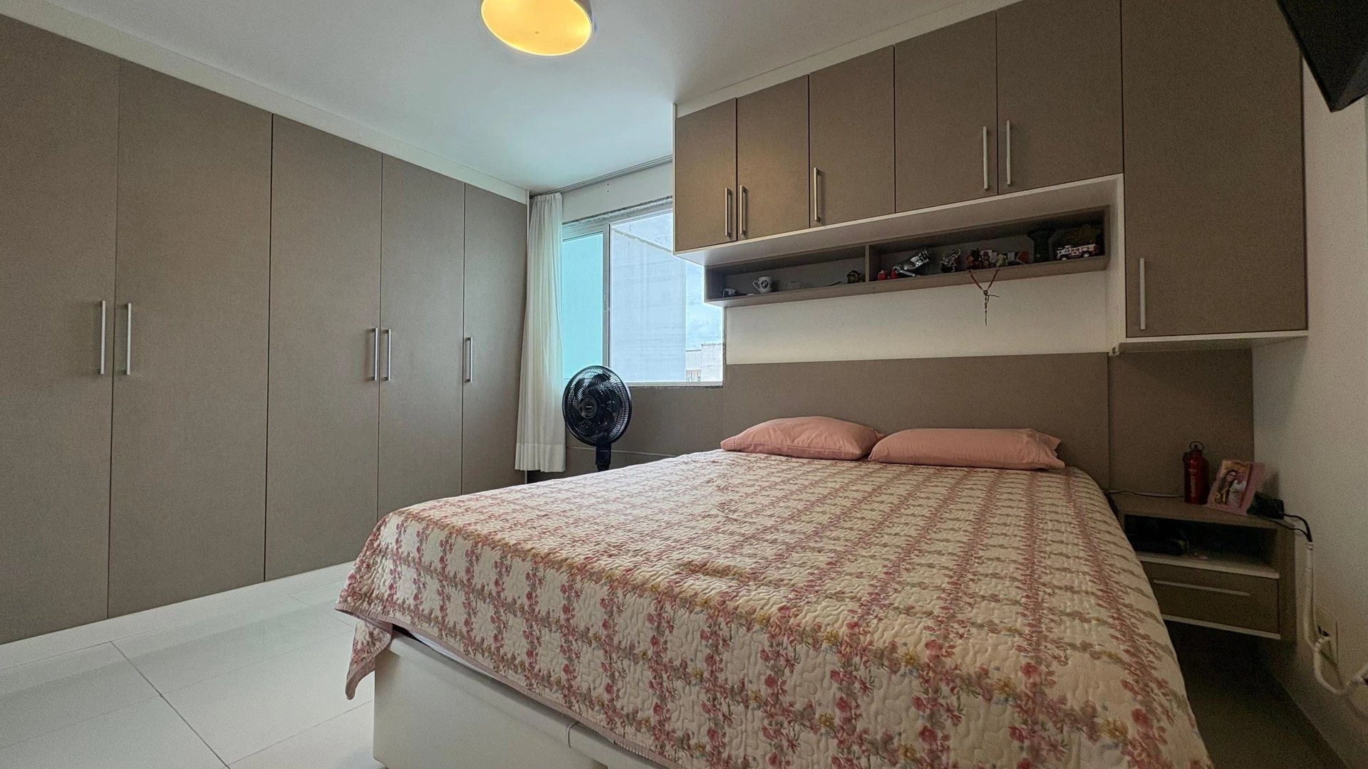 100 m² apartment with a grill on the balcony and a jacuzzi — photo 12