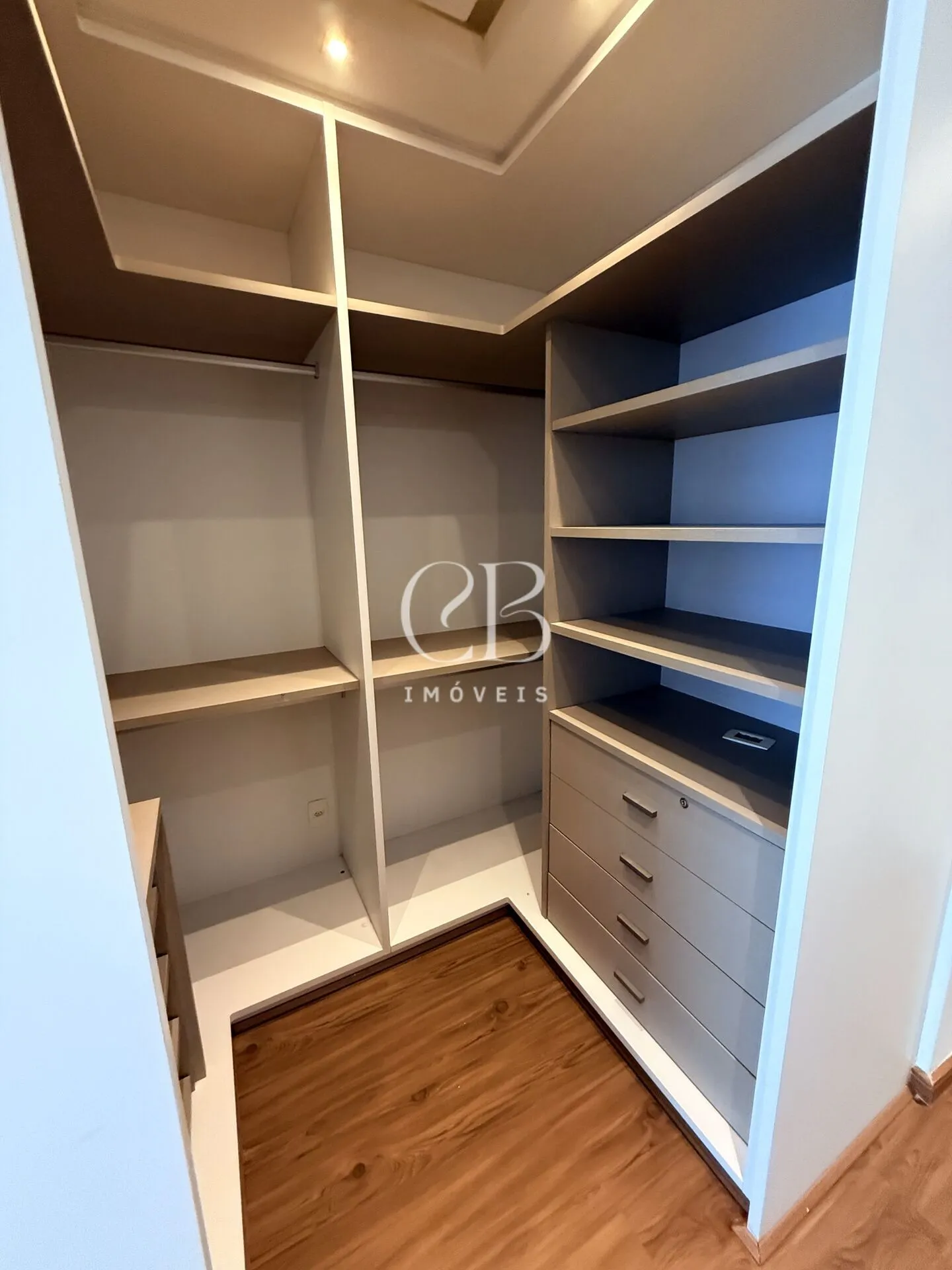 4-bedroom apartment with 5 bathrooms and 3 parking spaces — photo 19