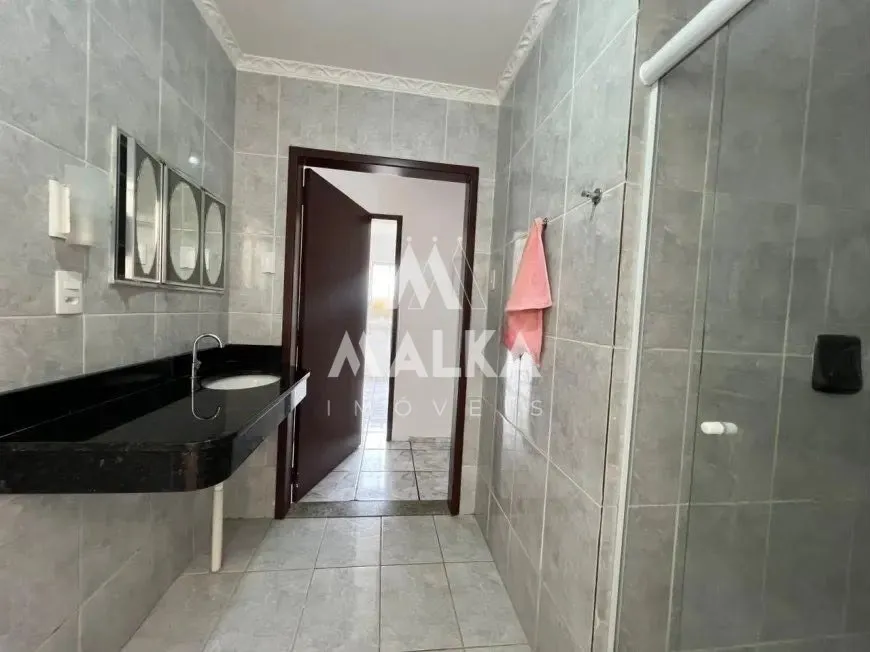 Дом 200 м² с 3 спальнями и ванной при спальне — photo 9
